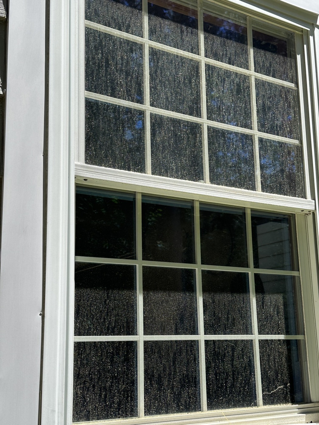Fenêtre sale — avant